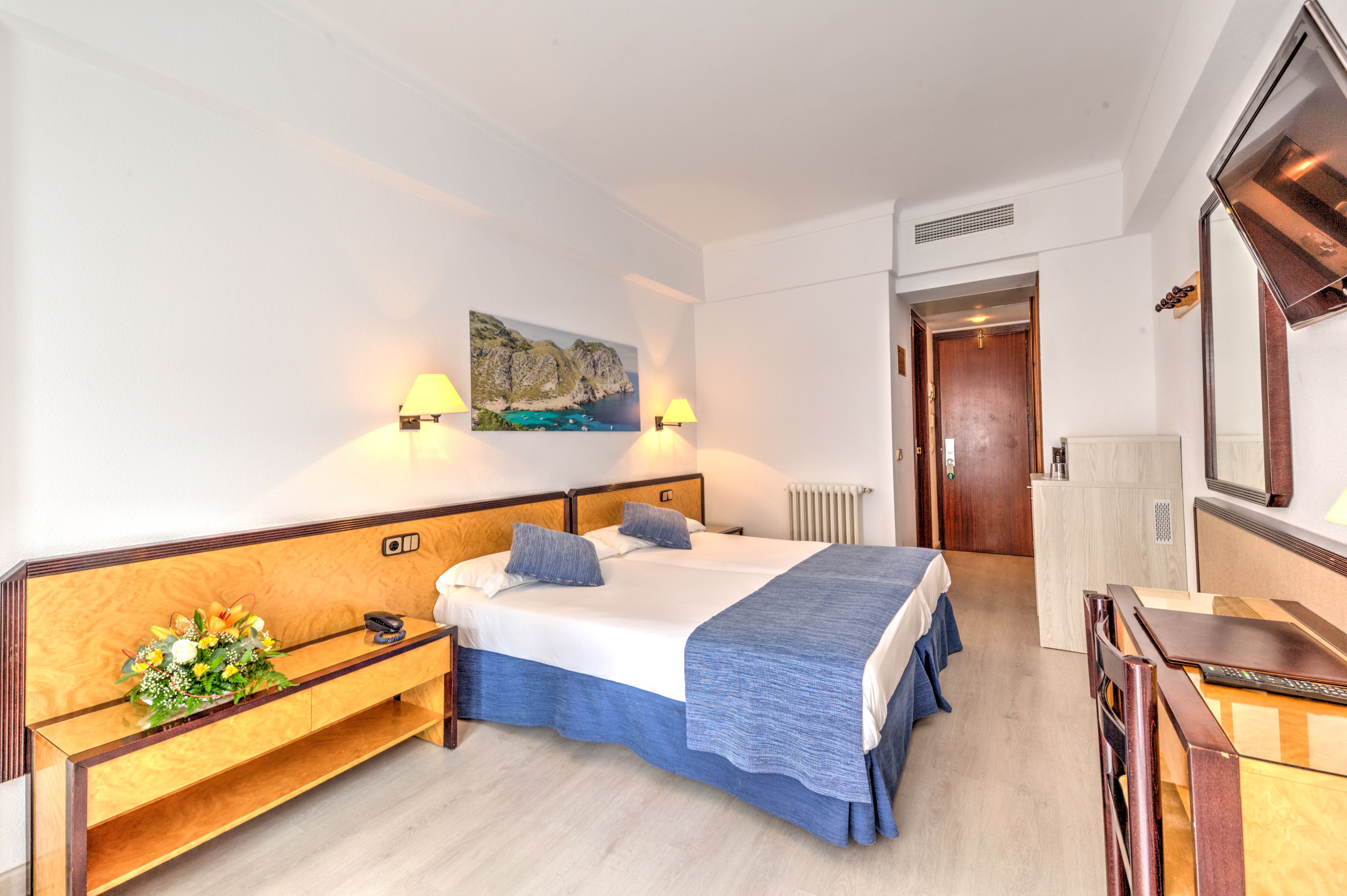 1 bedroom, in-room safe, desk, blackout curtains