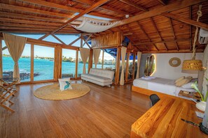 Signature tweepersoonskamer | Een kluis op de kamer, individueel gedecoreerd, individueel gemeubileerd