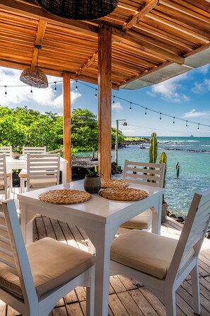 Breakfast, lunch, dinner served; international cuisine, ocean views