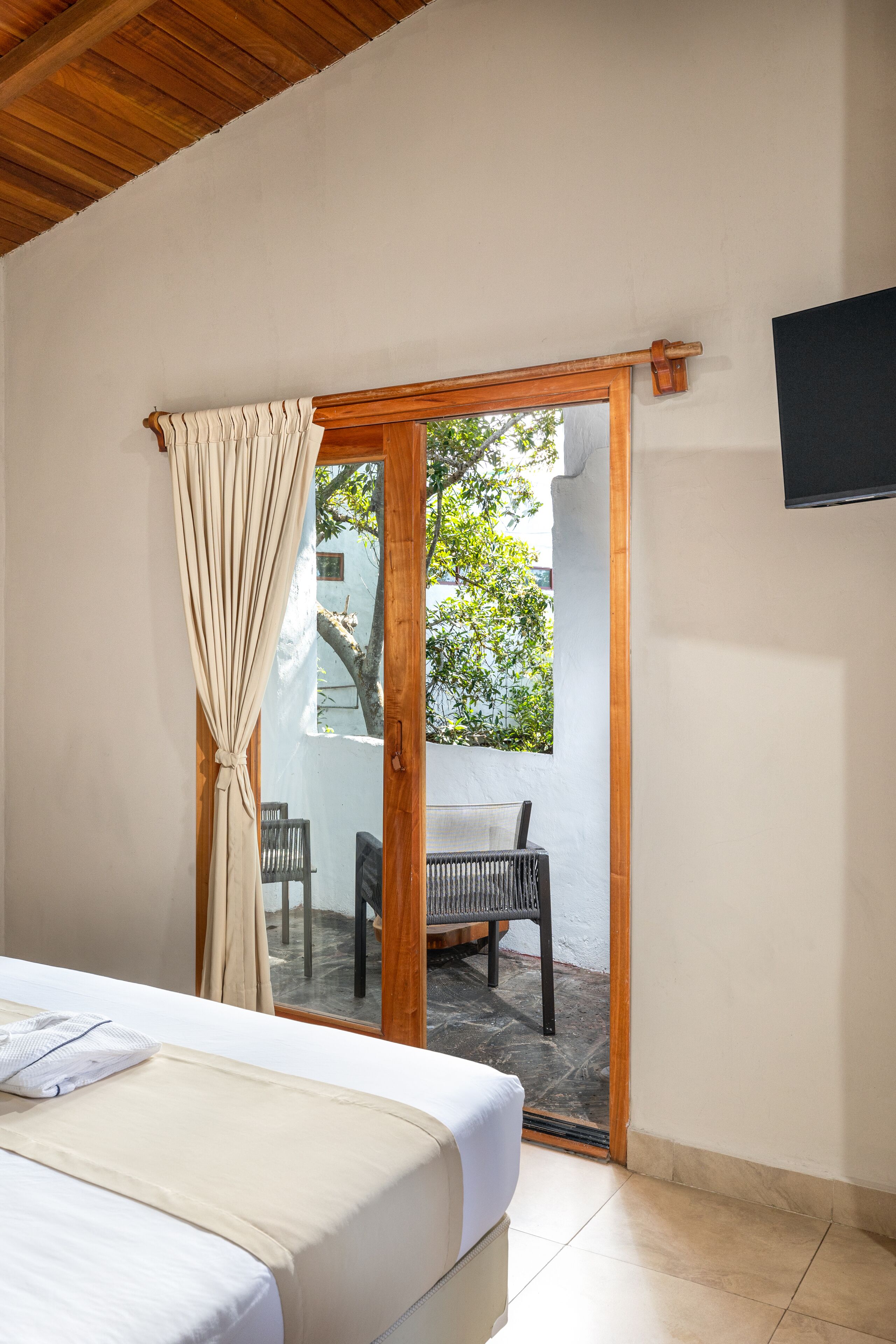 Caja fuerte, decoración individual, mobiliario individual y escritorio