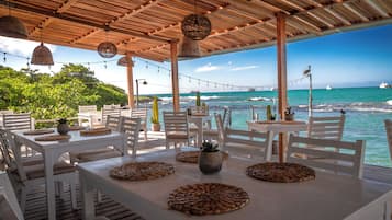 Breakfast, lunch, dinner served; international cuisine, ocean views