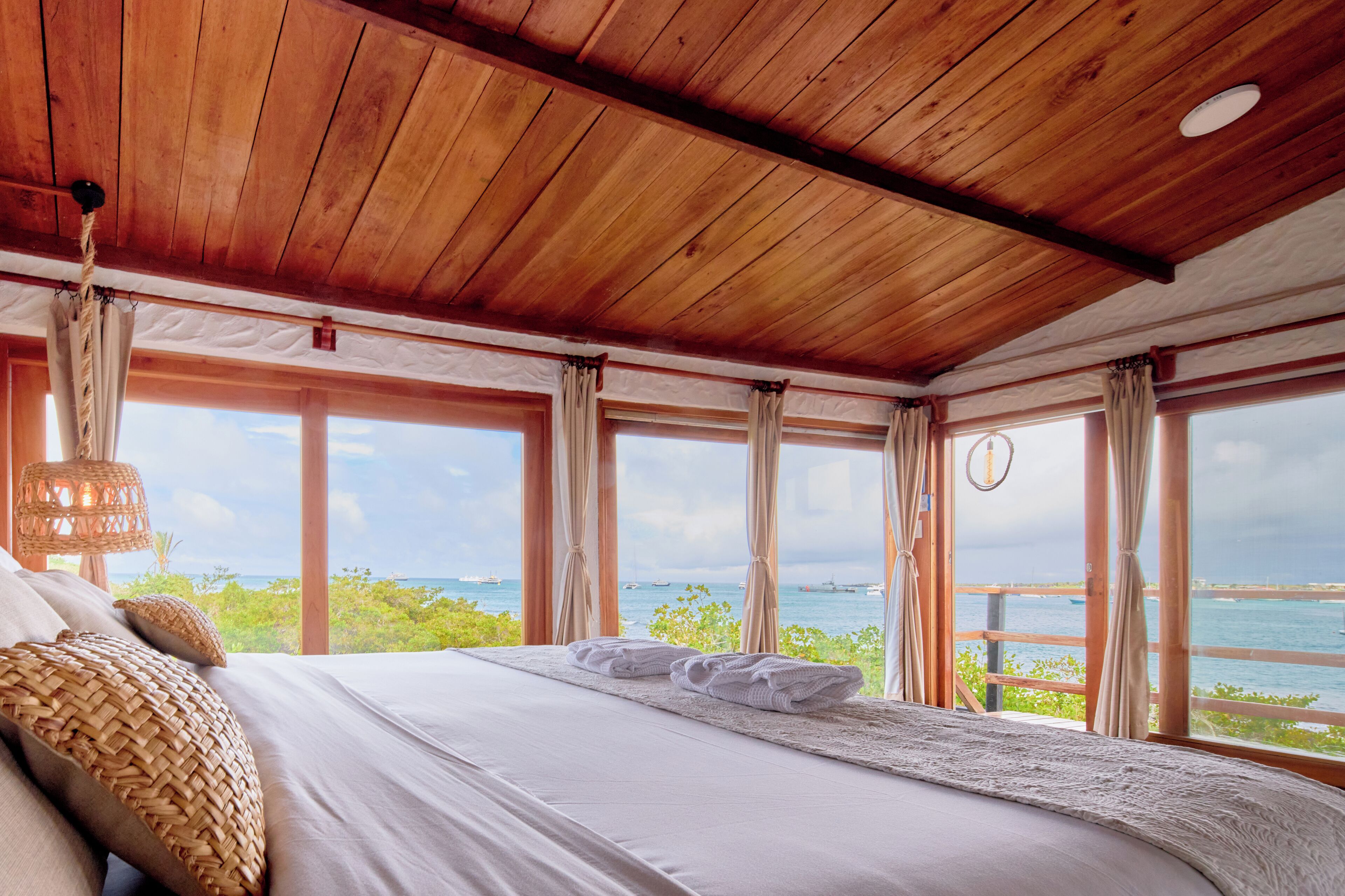 Suite Signature | Caja fuerte, decoración individual, mobiliario individual y escritorio