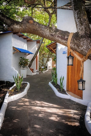 Interior entrance - Blu Galapagos Sustainable Waterfront Lodge (Puerto Ayora)