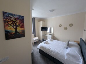 Double Room, Ensuite - The Bell Hotel (Bury St Edmunds)