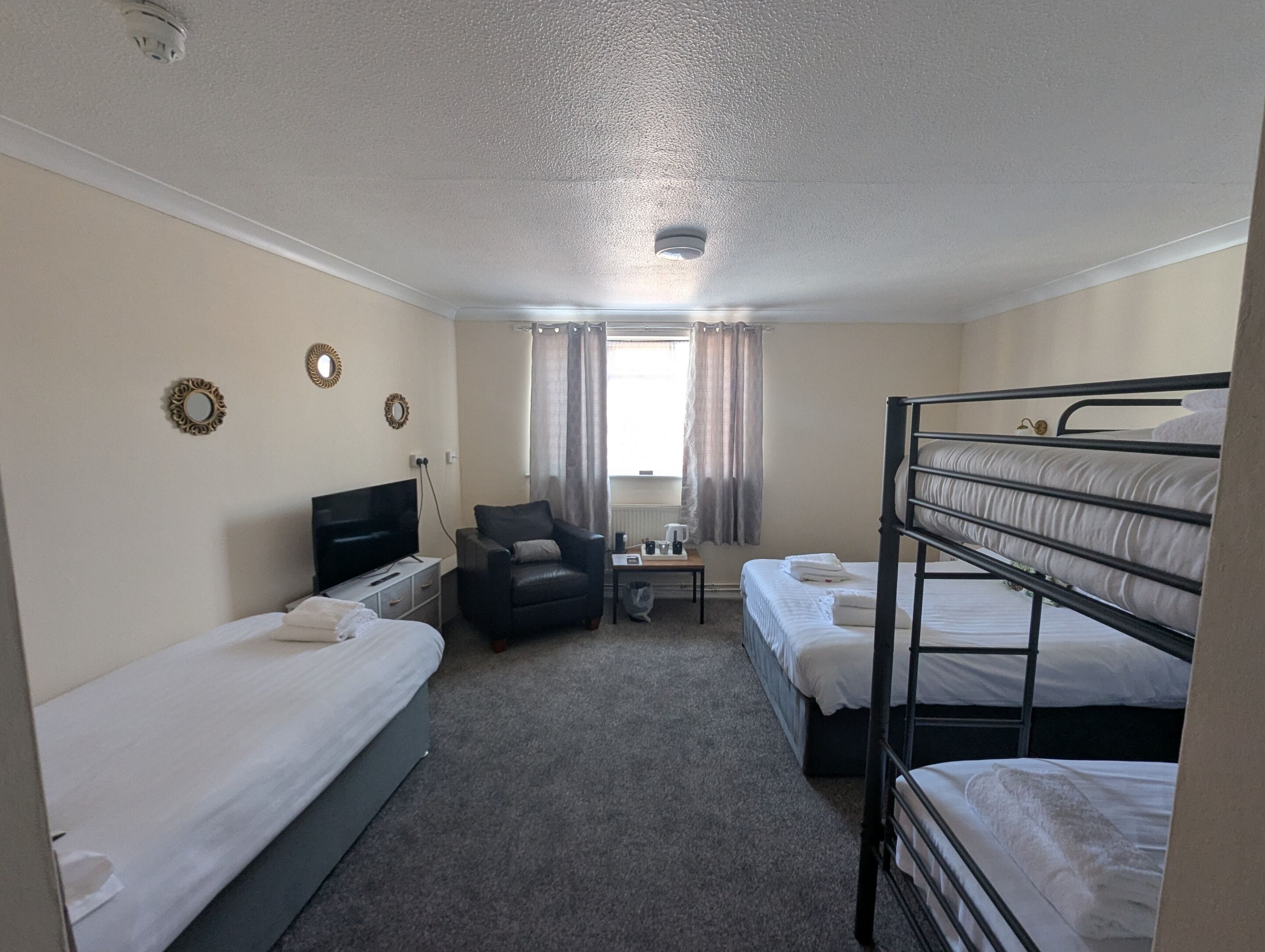 Suite, Ensuite (2 Adults & 1 Child)