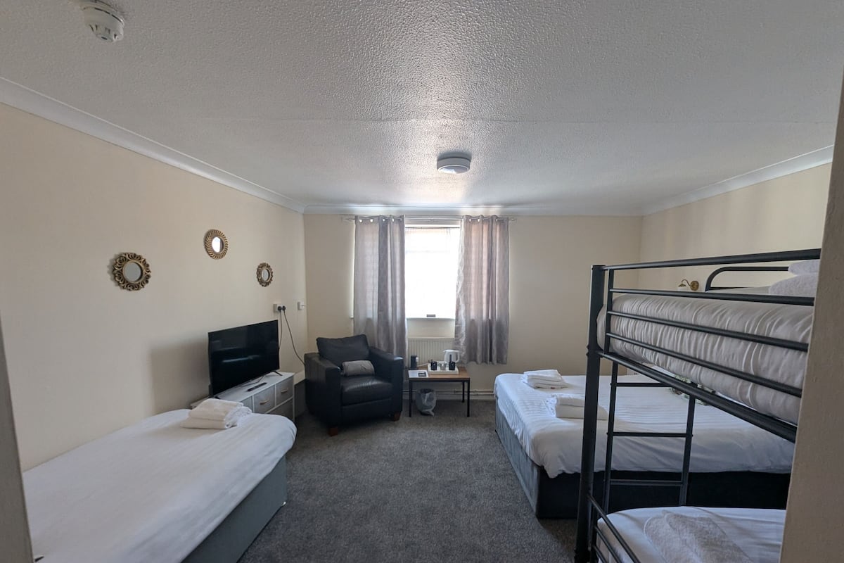 Suite, Ensuite (2 Adults & 1 Child) | 1 bedroom