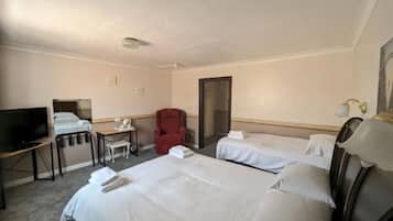 Suite, mit Bad (2 Adults & 1 Child)