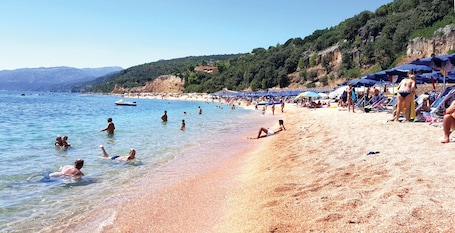 Playa privada, vóleibol de playa, bote de remos