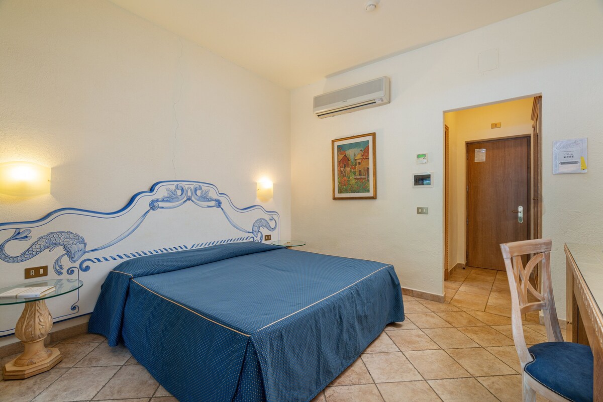 Double or Twin Room | In-room safe, bed sheets