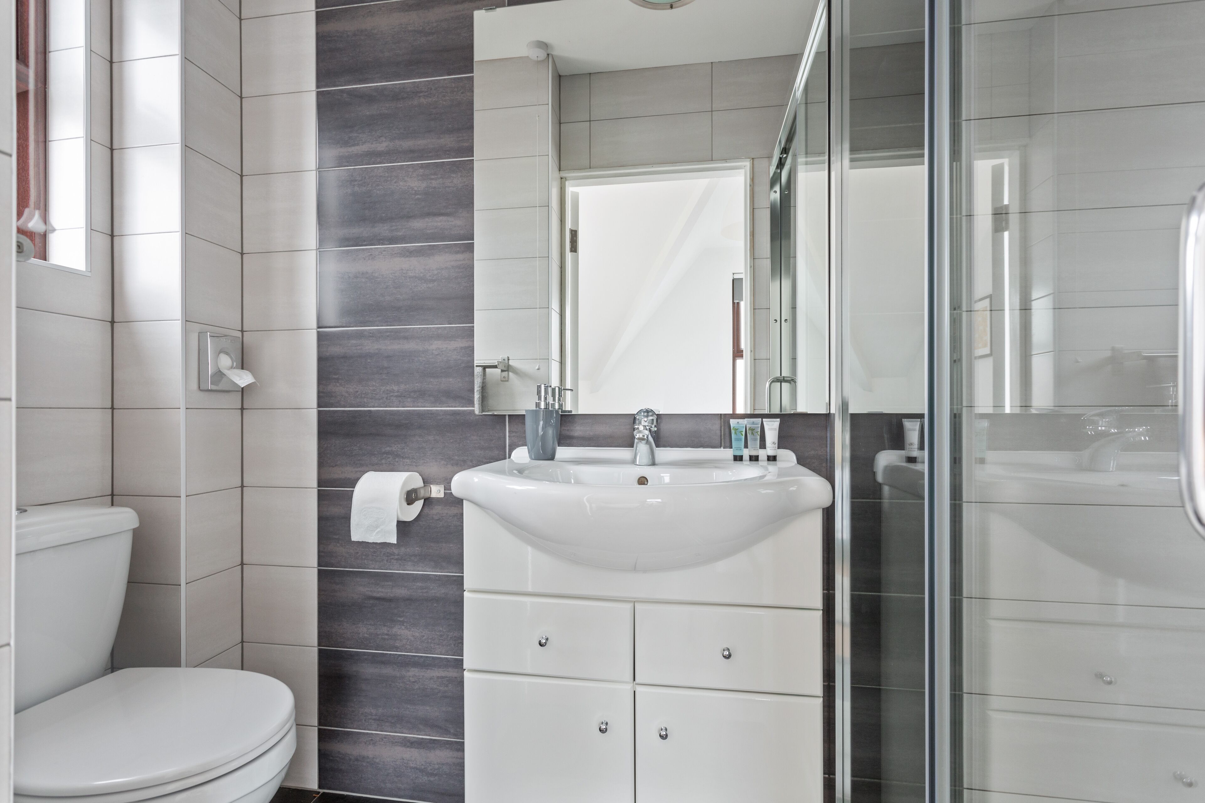 Quarto triplo luxo, suíte (Adjoining rooms) | Banheiro