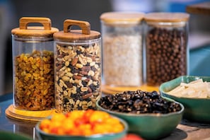 Colazione a buffet, servita tutte le mattine (14 EUR a persona)