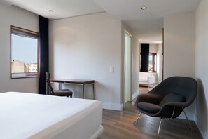 1 chambre, minibar, coffres-forts dans les chambres, bureau