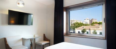 Double Room | 1 bedroom, minibar, in-room safe, desk