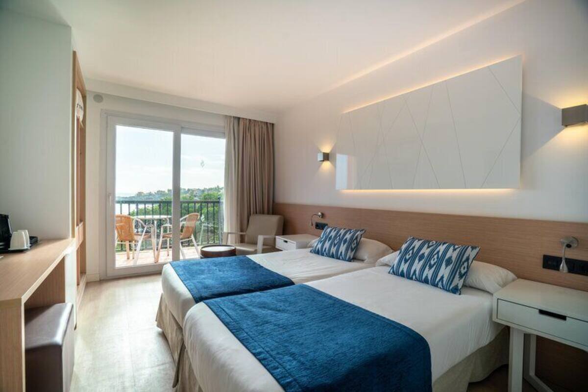 Twin Room, Balcony, Sea View | Desk, blackout drapes, WiFi (free), bed sheets