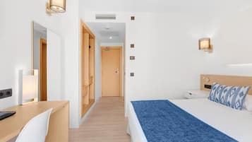 Habitació doble, edifici annex | Escriptori, cortines opaques, wifi gratuïta i roba de llit