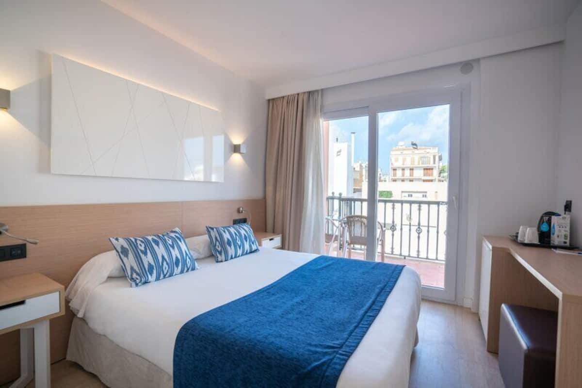Single Room, Balcony | Desk, blackout drapes, WiFi (free), bed sheets