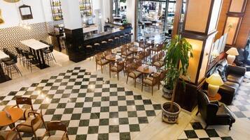 Bar (en el alojamiento)