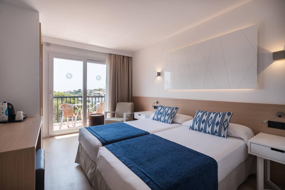 Chambre Standard avec lits jumeaux, balcon | Bureau, rideaux occultants, Wi-Fi gratuit, draps fournis