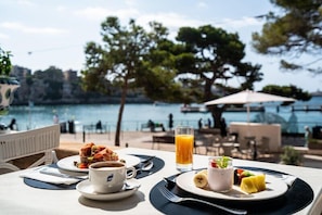 Outdoor dining - Hotel THB Felip - Adults Only (Manacor)