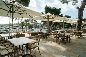 Outdoor dining - Hotel THB Felip - Adults Only (Manacor)