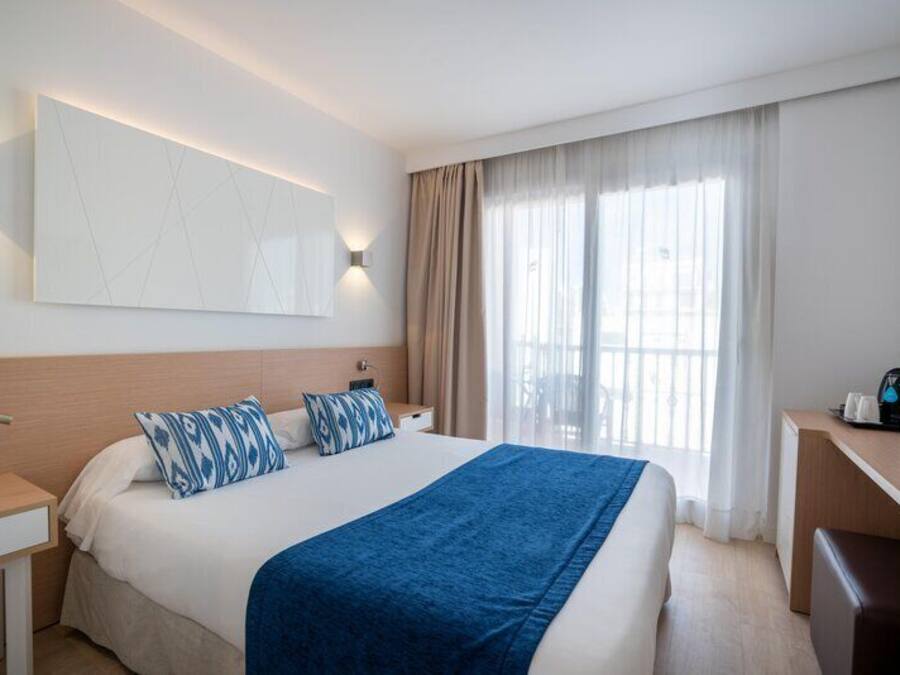 Habitació individual, balcó | Escriptori, cortines opaques, wifi gratuïta i roba de llit