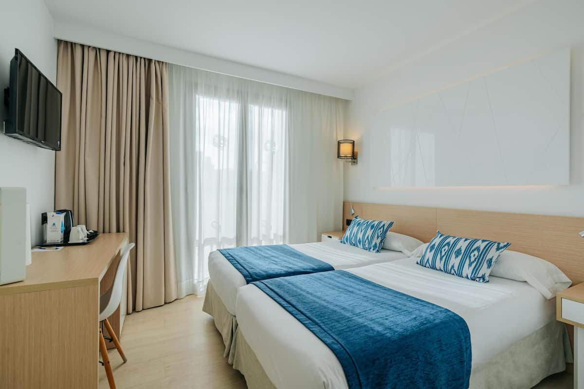 Habitació doble, edifici annex | Escriptori, cortines opaques, wifi gratuïta i roba de llit