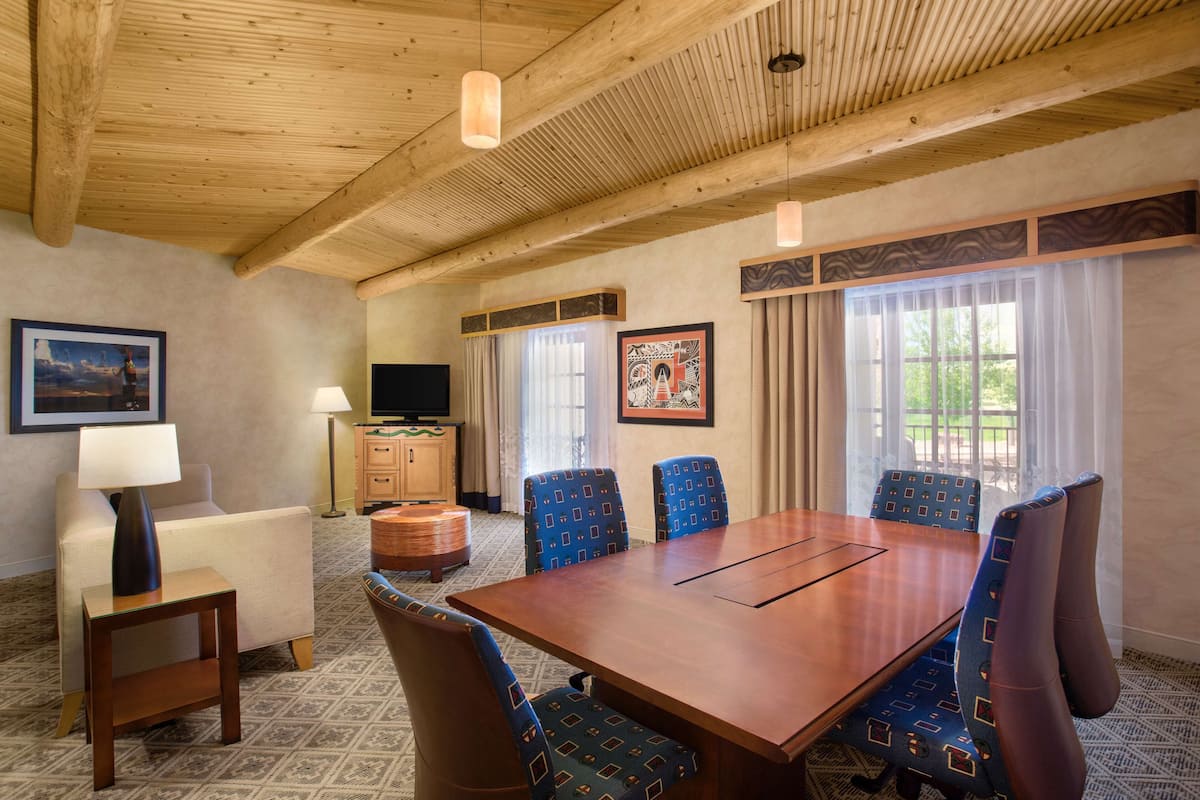 Suite, 1 King Bed | Premium bedding, pillow-top beds, in-room safe, desk