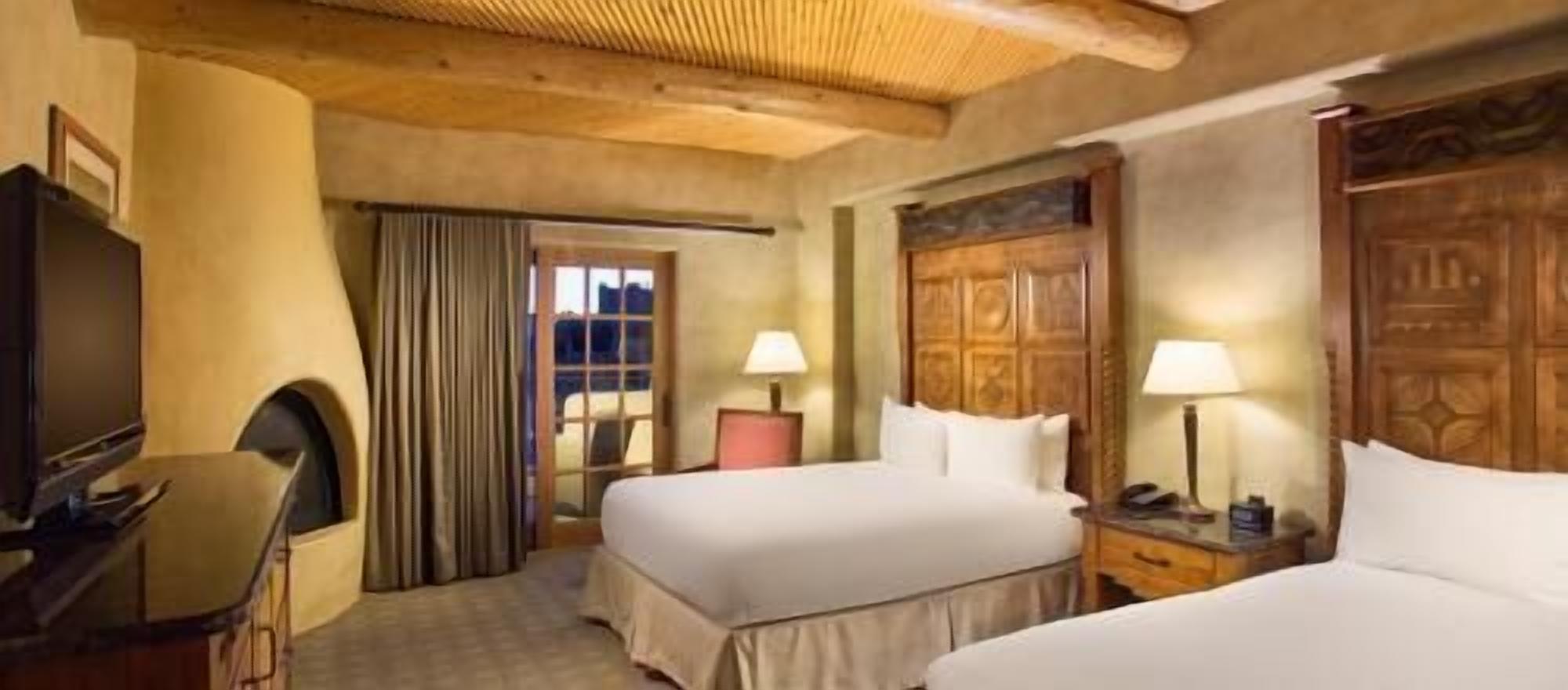 Ropa de cama de alta calidad y camas con pillow-top 