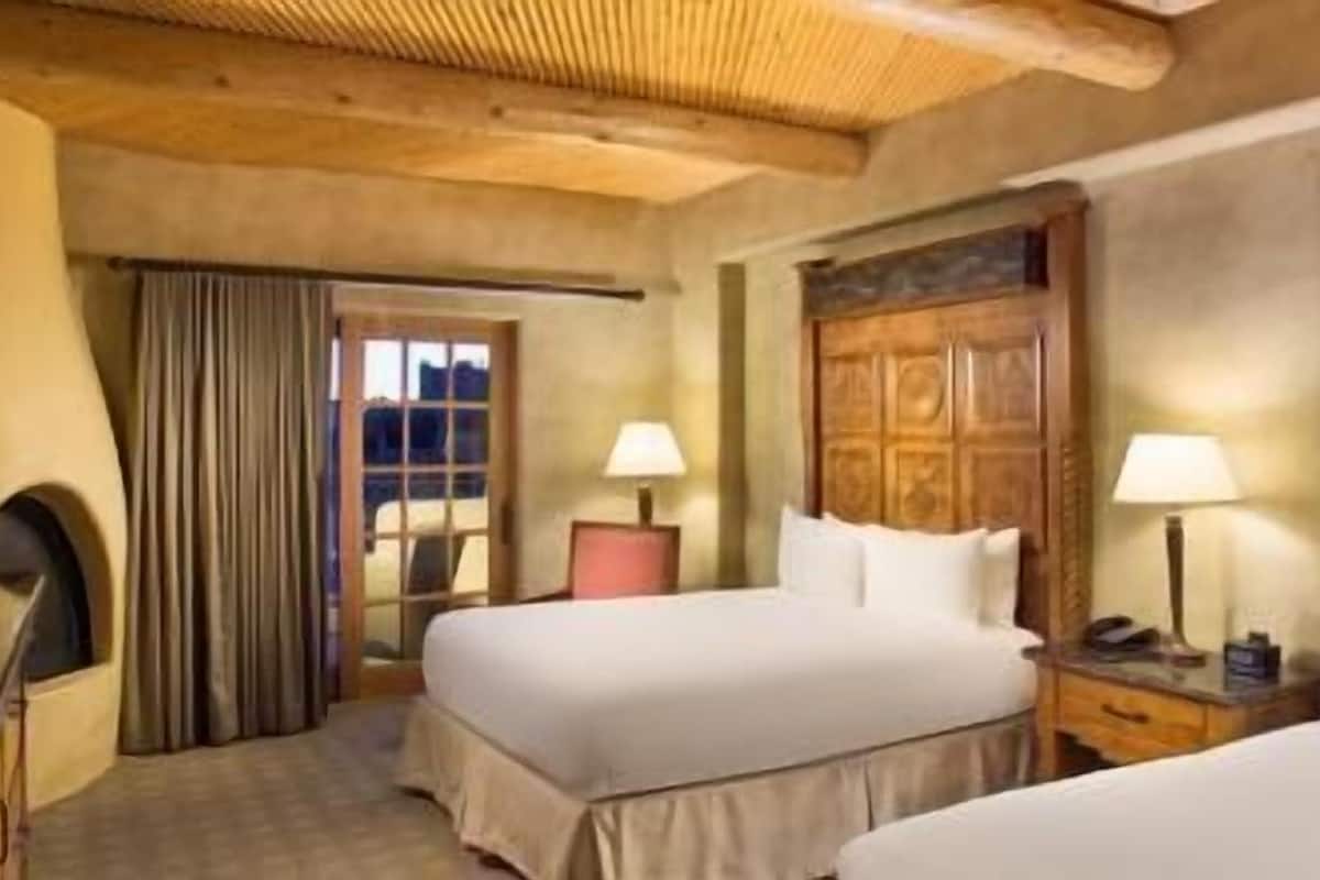 Ropa de cama de alta calidad y camas con pillow-top