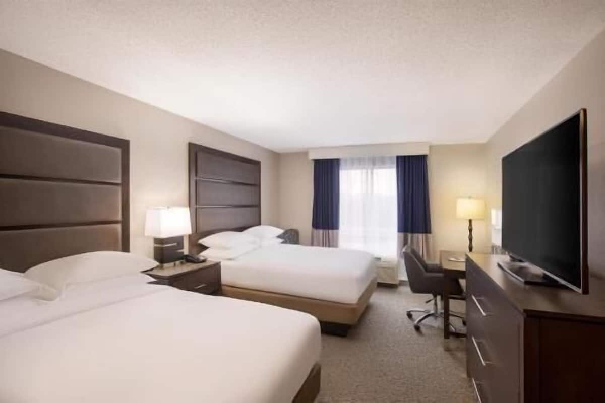In-room safe, desk, laptop workspace, blackout drapes