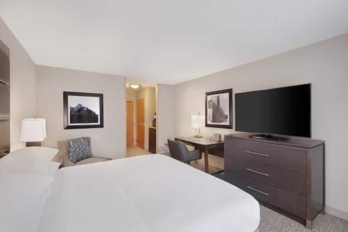 In-room safe, desk, laptop workspace, blackout drapes