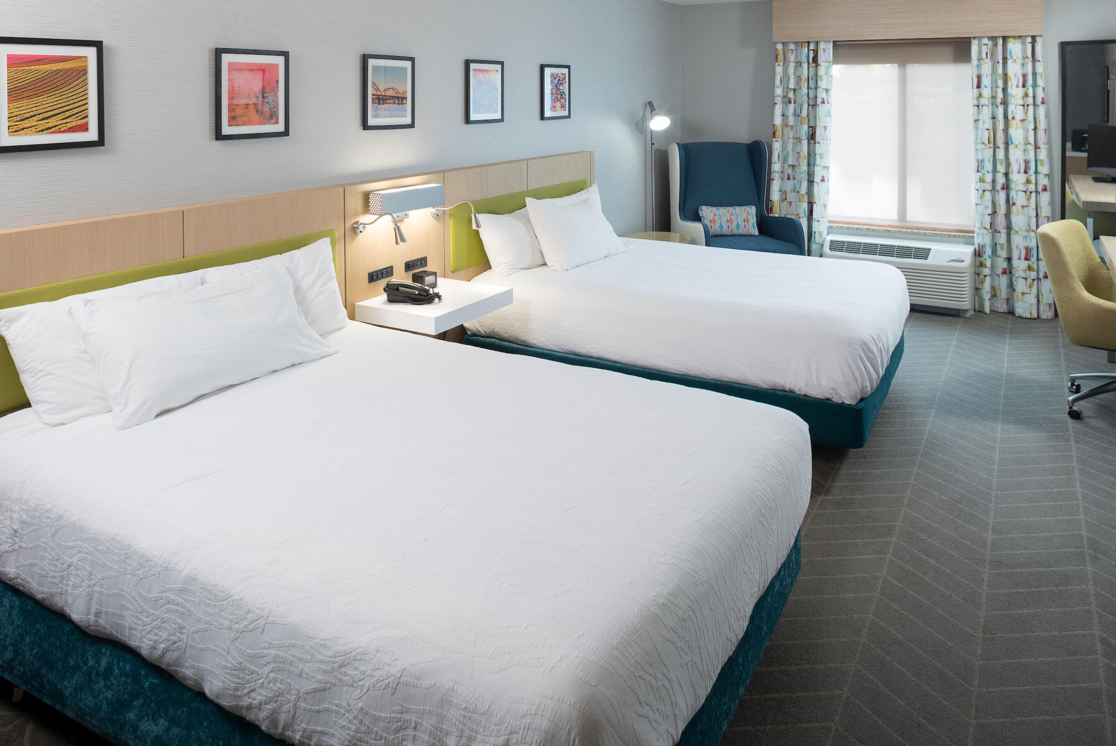 Habitación estándar | Escritorio, cortinas blackout y tabla de planchar con plancha 