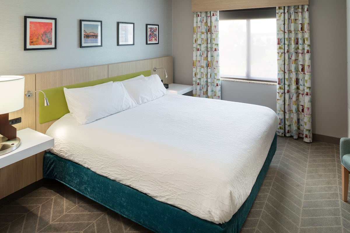 Desk, blackout drapes, iron/ironing board, free WiFi