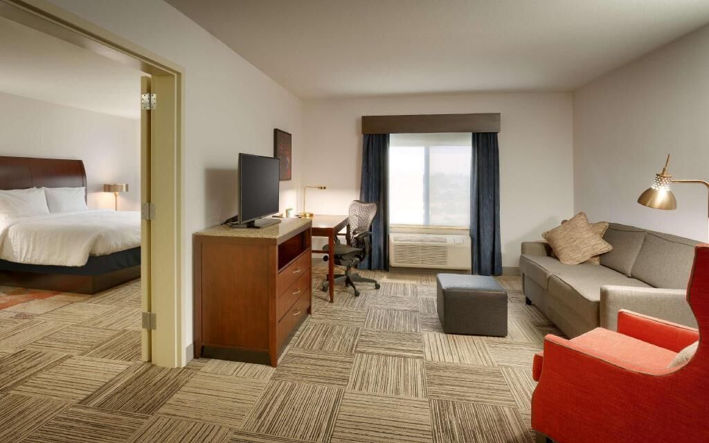 고급 침구, 암막 커튼, 다리미/다리미판, 무료 WiFi