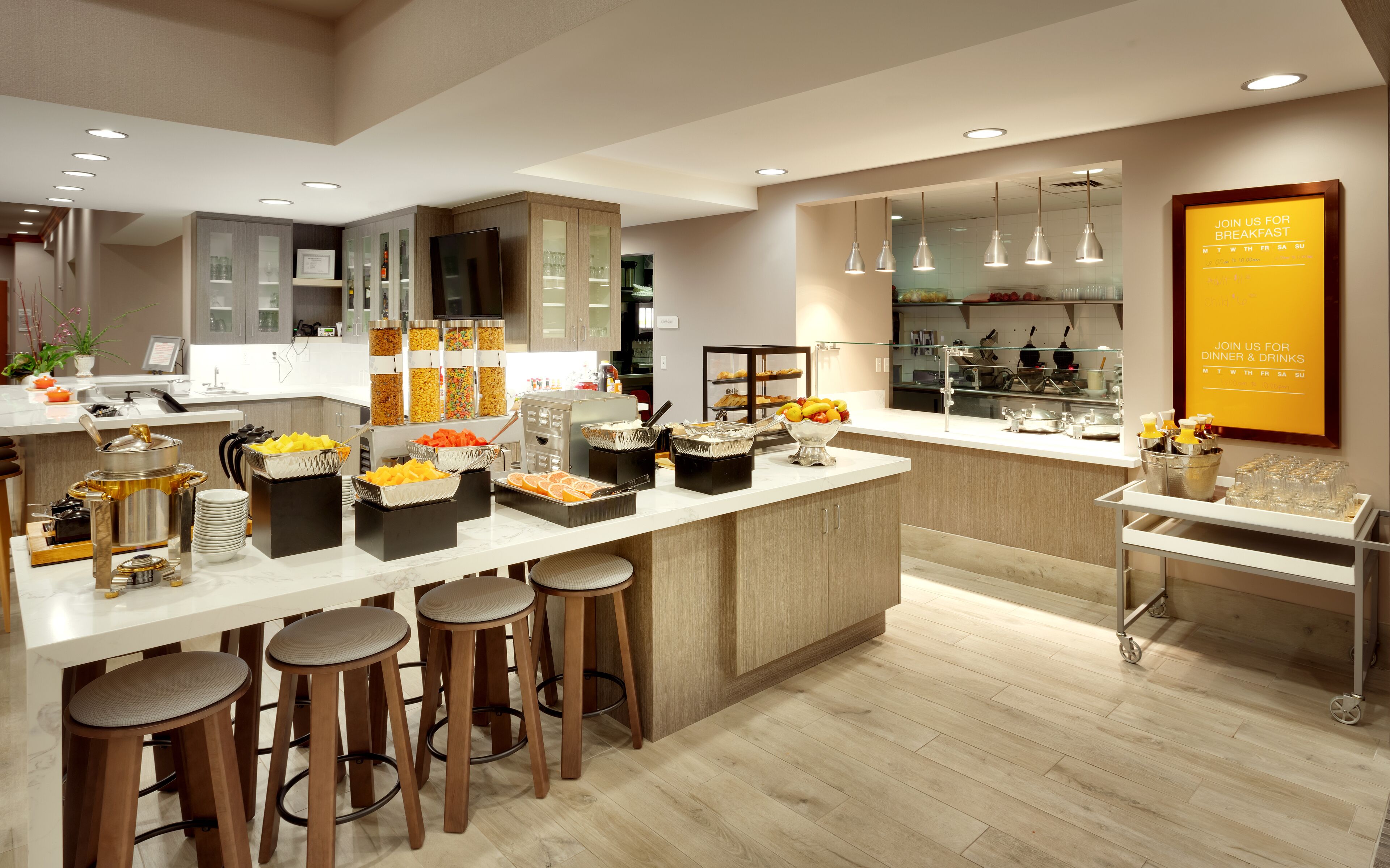 daily cooked-to-order breakfast (usd 10.00 per person)