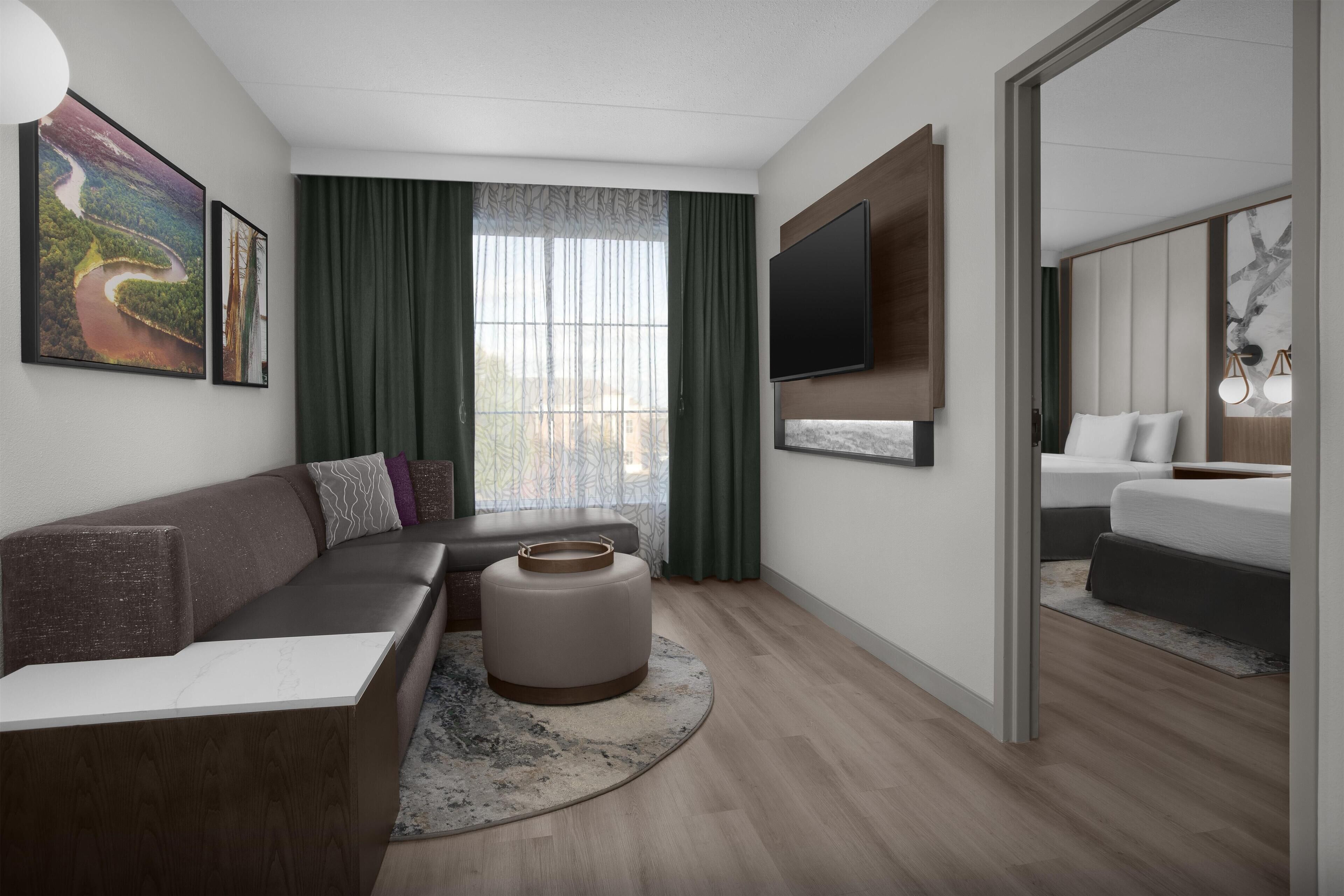 Premium Suite, 2 Queen Beds, Accessible (Hearing) | Living area