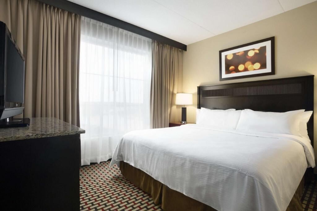 Premium bedding, in-room safe, desk, blackout curtains