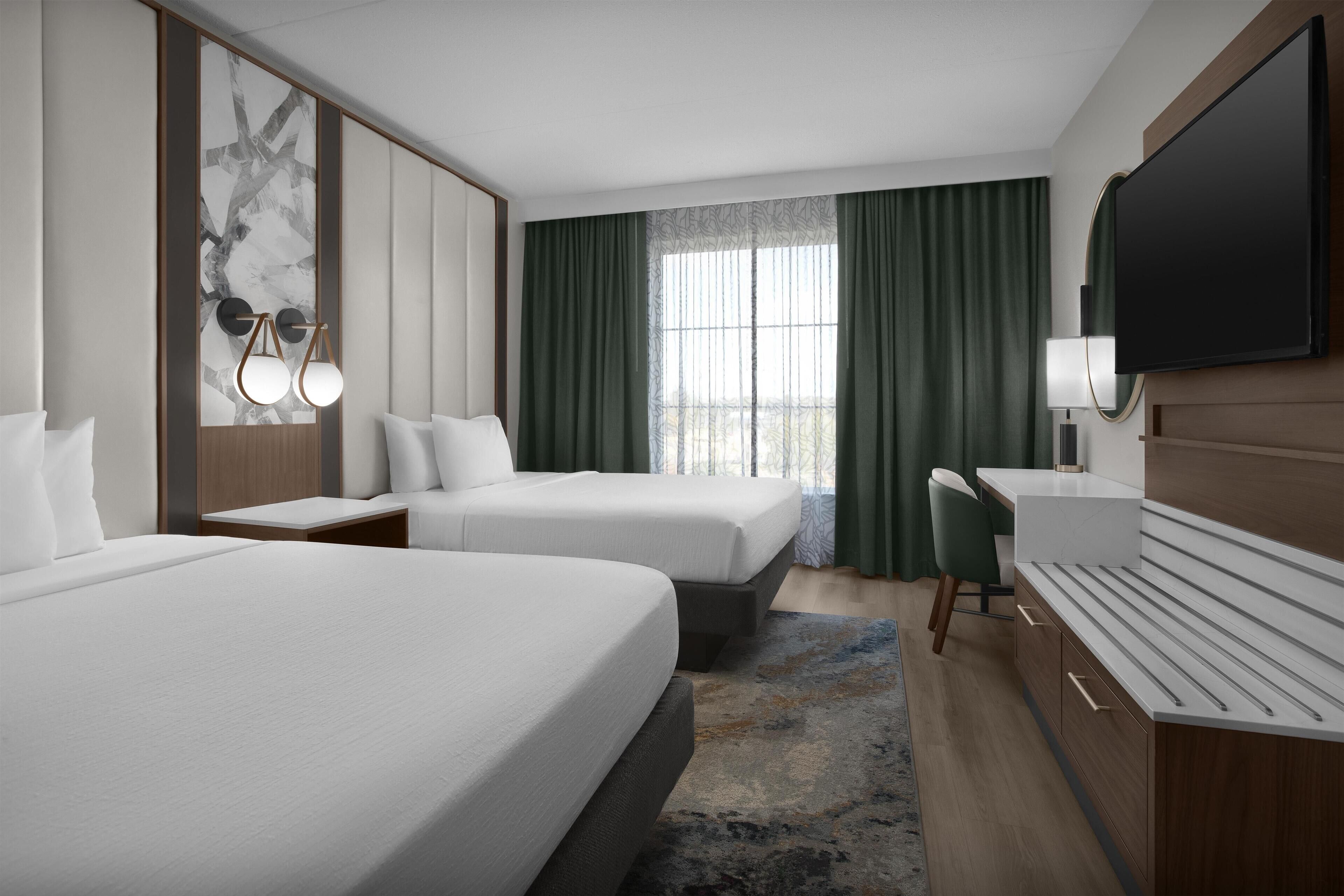 Zimmer | Hochwertige Bettwaren, Zimmersafe, Schreibtisch, Verdunkelungsvorhänge