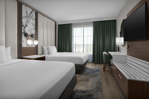 Ropa de cama de alta calidad y caja de seguridad en la habitación 