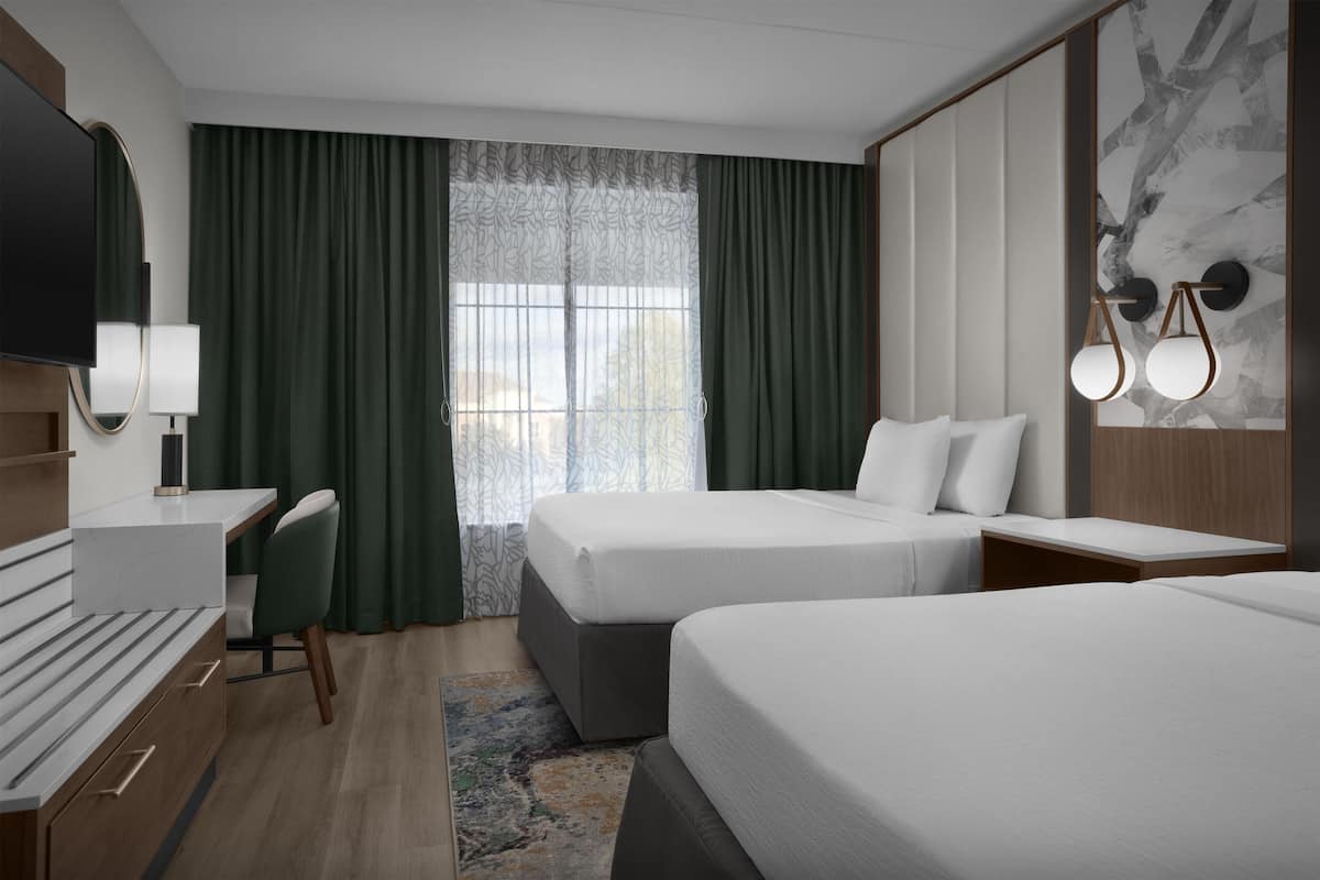 Ropa de cama de alta calidad y caja de seguridad en la habitación