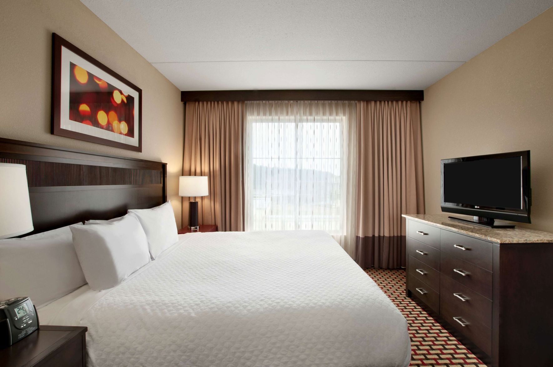 Premium bedding, in-room safe, desk, blackout curtains