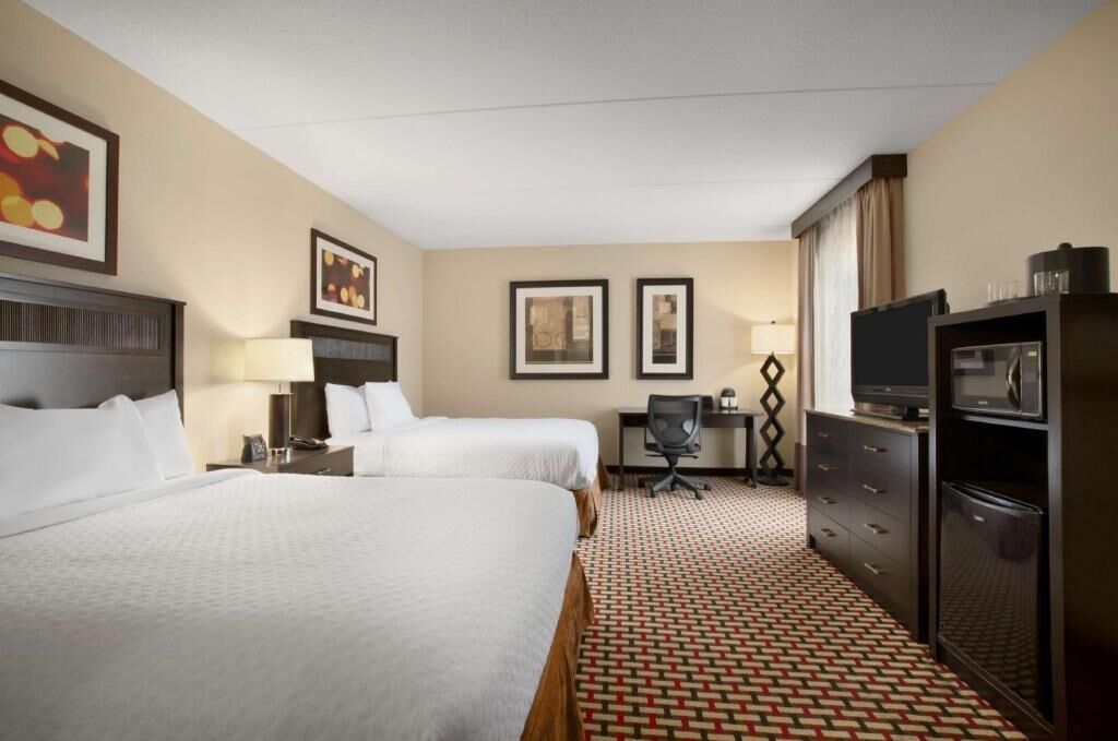 Premium bedding, in-room safe, desk, blackout curtains