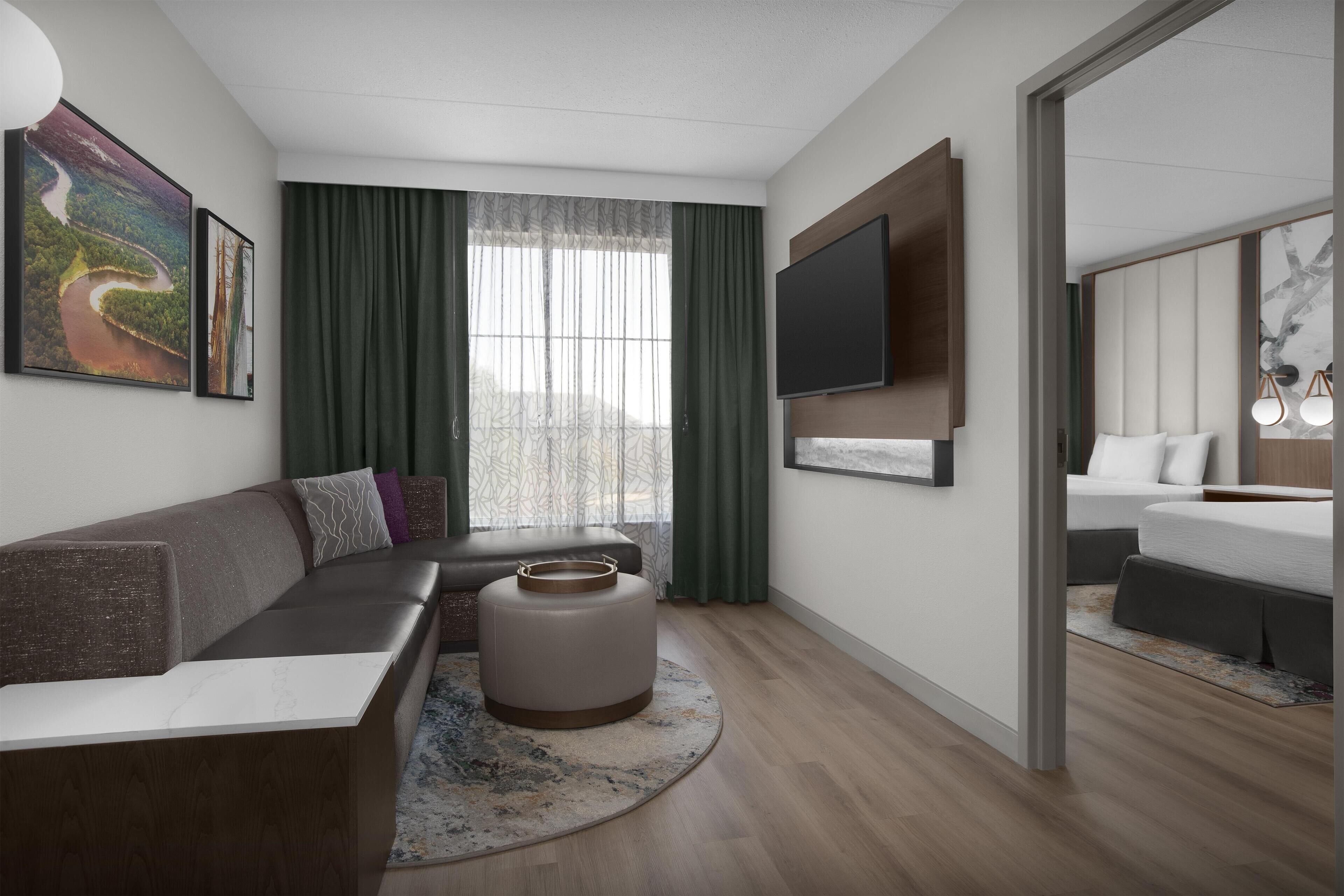 Premium Suite, 1 King Bed | Living area