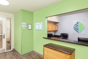 Lobby - WoodSpring Suites Sioux Falls (Sioux Falls)