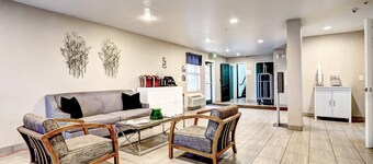 서버번 스튜디오 웨스트민스터 덴버 노스