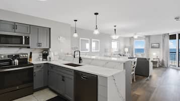 Premium Condo, 3 Bedrooms, Non Smoking, Ocean View | Private kitchen | Coffee/tea maker, full-size fridge, microwave, oven