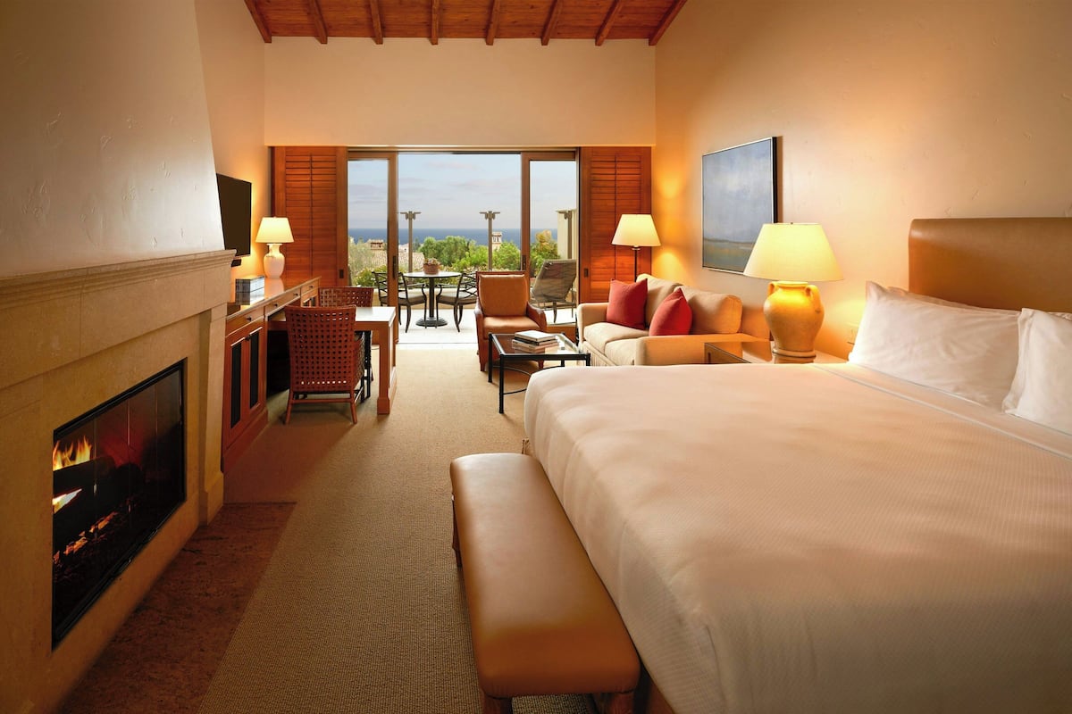1 bedroom, Egyptian cotton sheets, premium bedding, minibar