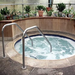 Couples treatment rooms, aromatherapy, hot stone massages