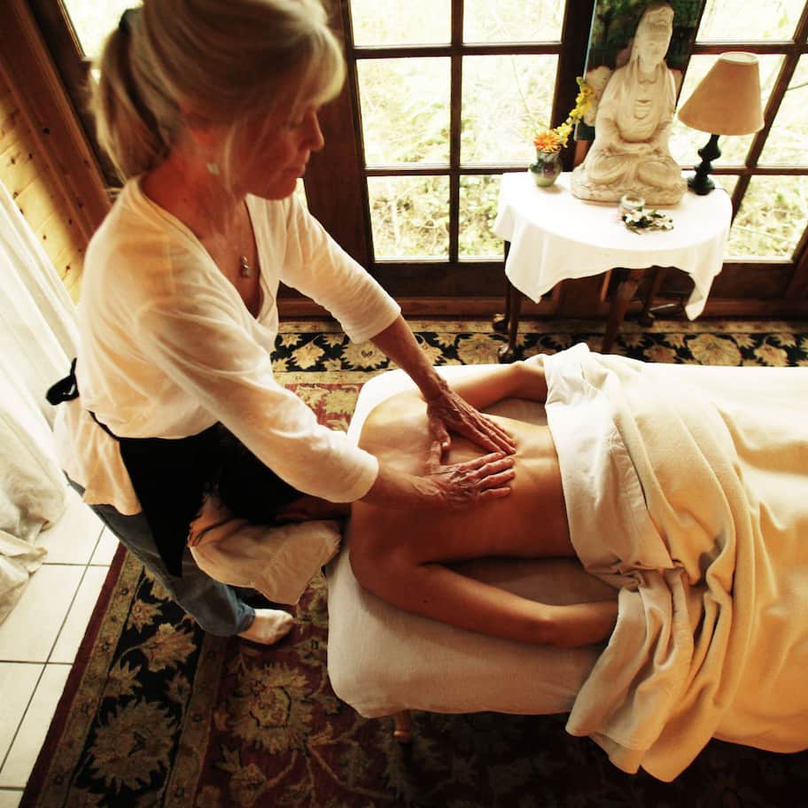 Couples treatment rooms, aromatherapy, hot stone massages