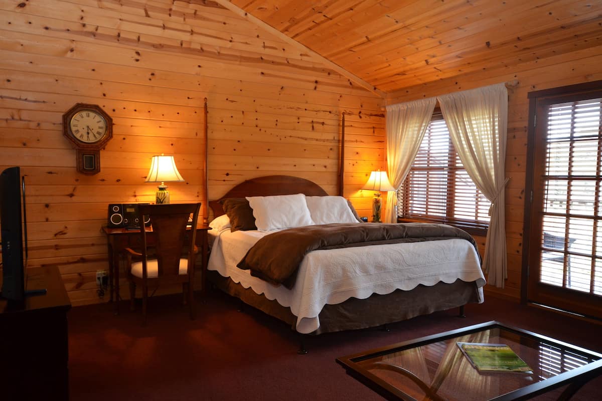 romantic room, 1 king bed, non smoking, bay view | 1 bedroom, premium bedding, iron/ironing board, free wifi